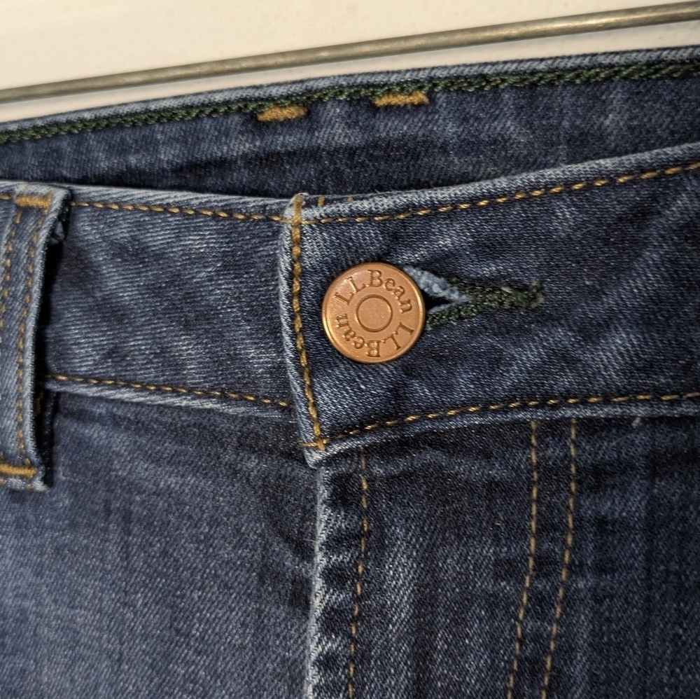 L.L Bean Women's Flex Straight Leg Favorite Fit Jeans Size 12 Petites Blue EUC - Picture 4 of 15